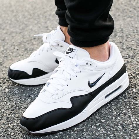 nike air max 1 männer trainern schwarz weiß
